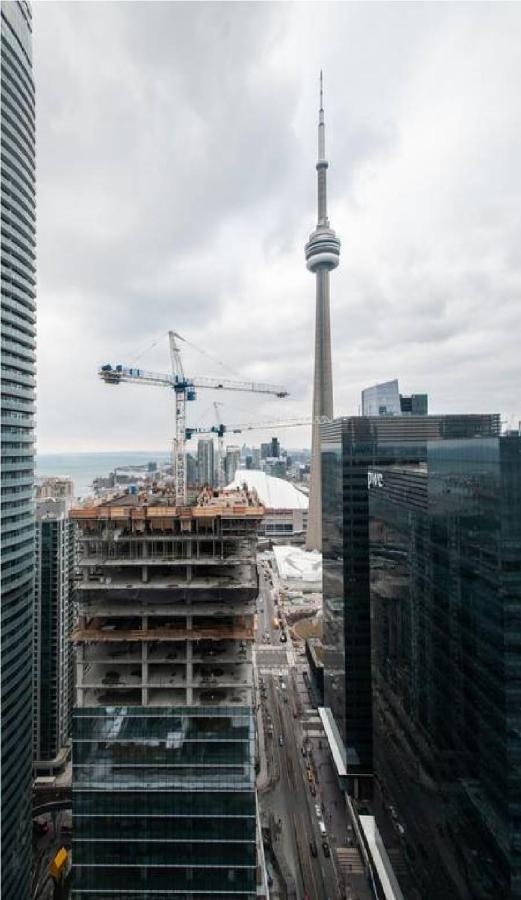 Toronto Downtown Core Two Bedroom Condo With Cn Tower View, Free Parking 외부 사진