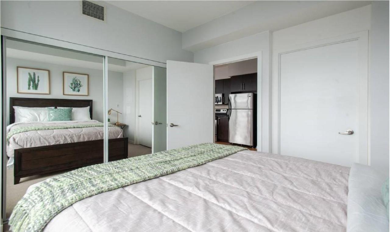 Toronto Downtown Core Two Bedroom Condo With Cn Tower View, Free Parking 외부 사진